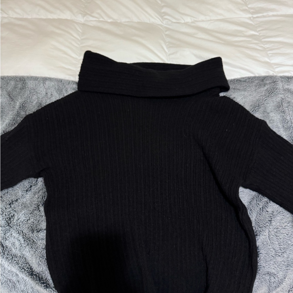 Off-Shoulder Black Ribbed Sweater - Picture 4 of 6